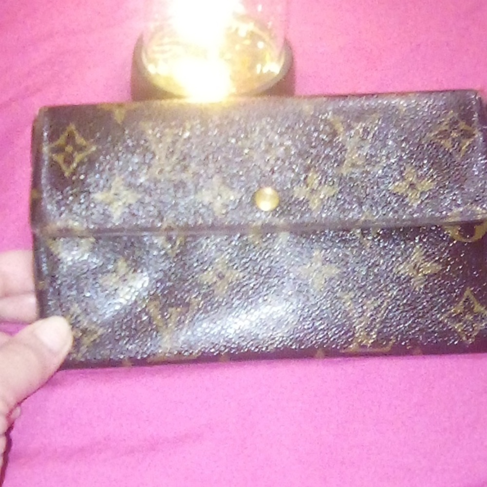 Louis Vuitton monogram tri fold long  wallet very roomy - Picture 15 of 16